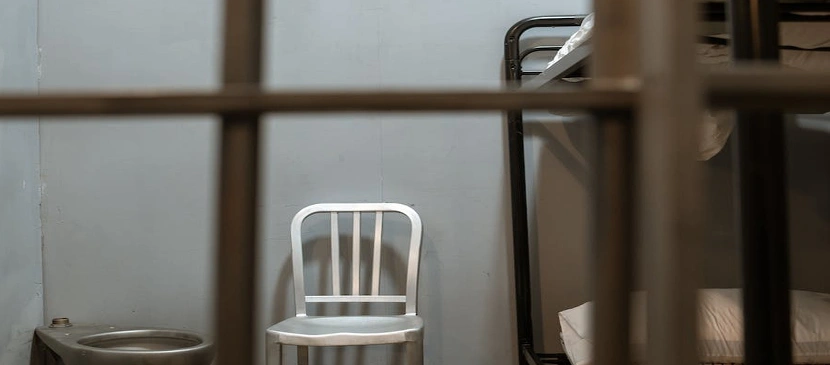 How Long Will a Bench Warrant Keep Me in Jail?